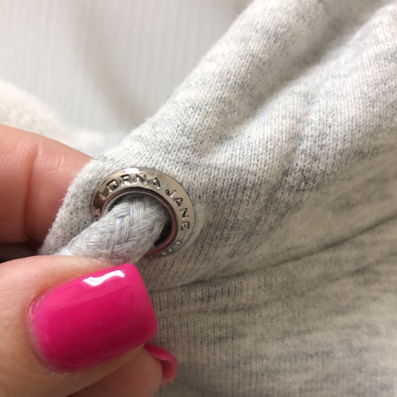 LIKE NEW! Lorna Jane Athletic Sleeveless Hoodie - Picture 13 of 16